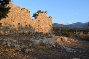 Απάνω Καστέλι στο Καστρί Μυλοποτάμου (Απανωκάστρι)