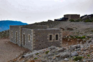 Krya Vryssi shelter at Kedros