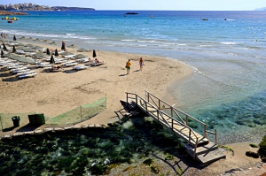 Παραλία Αλμυρός στον Άγιο Νικόλαο