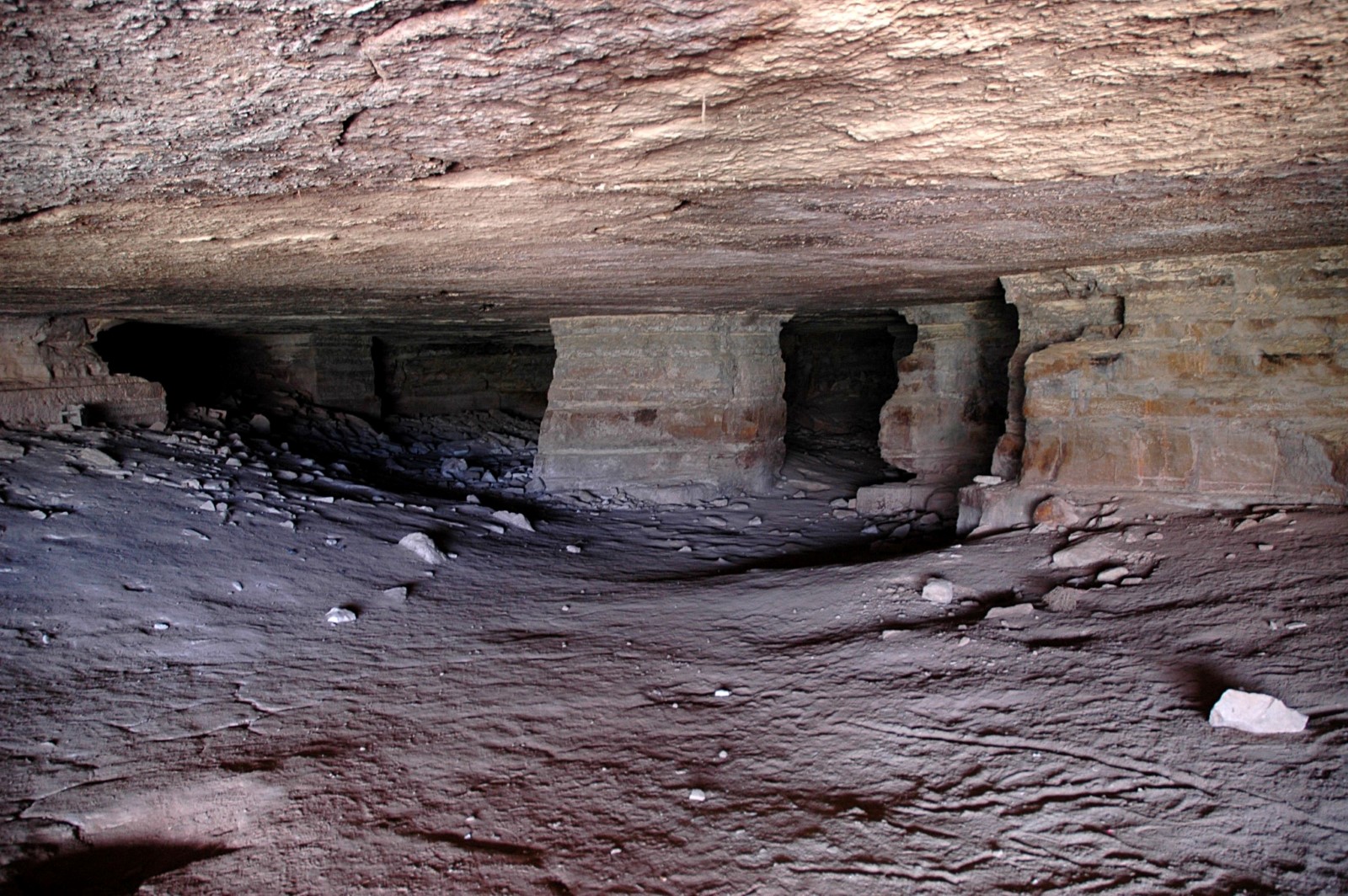 Fjordur labyrinth cave